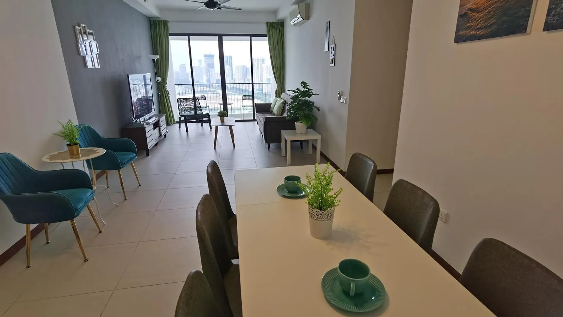 Lm Homeya 3 Bdrm Coastline View Condo For 4-14 Pax With Netflix & Coway Water Purifier Tanjung Tokong 0*,  Malaysia